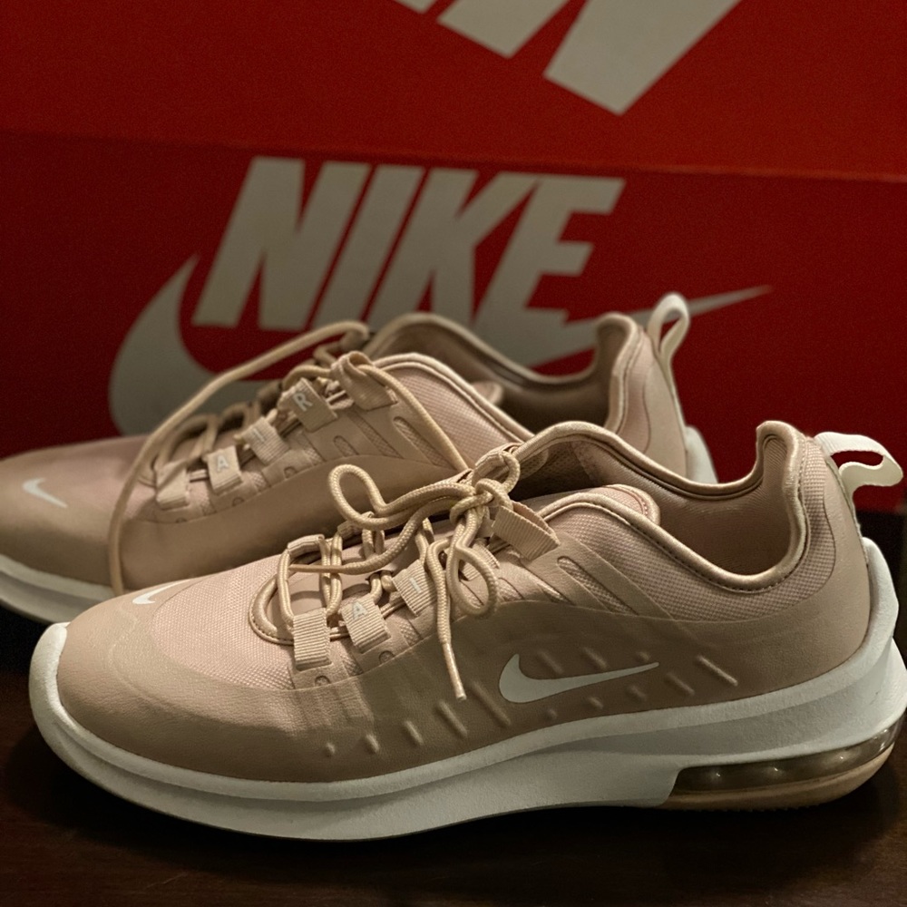 Women’s Nike Air Max Axis Rose Gold